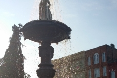 1_Lainger-Woodstock-Fountain